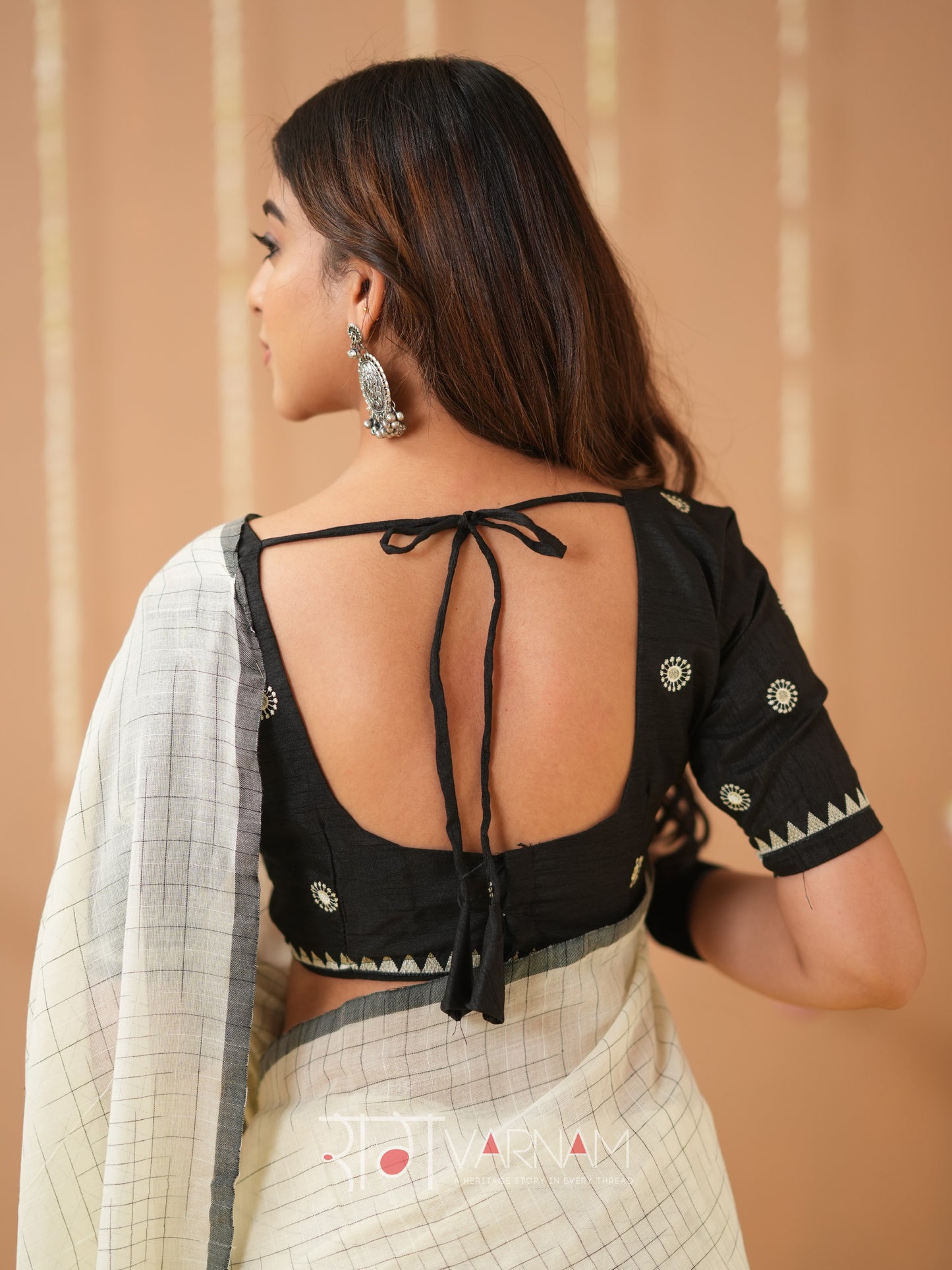 Raag Varnam White Handloom Cotton Saree with Designer Blouse