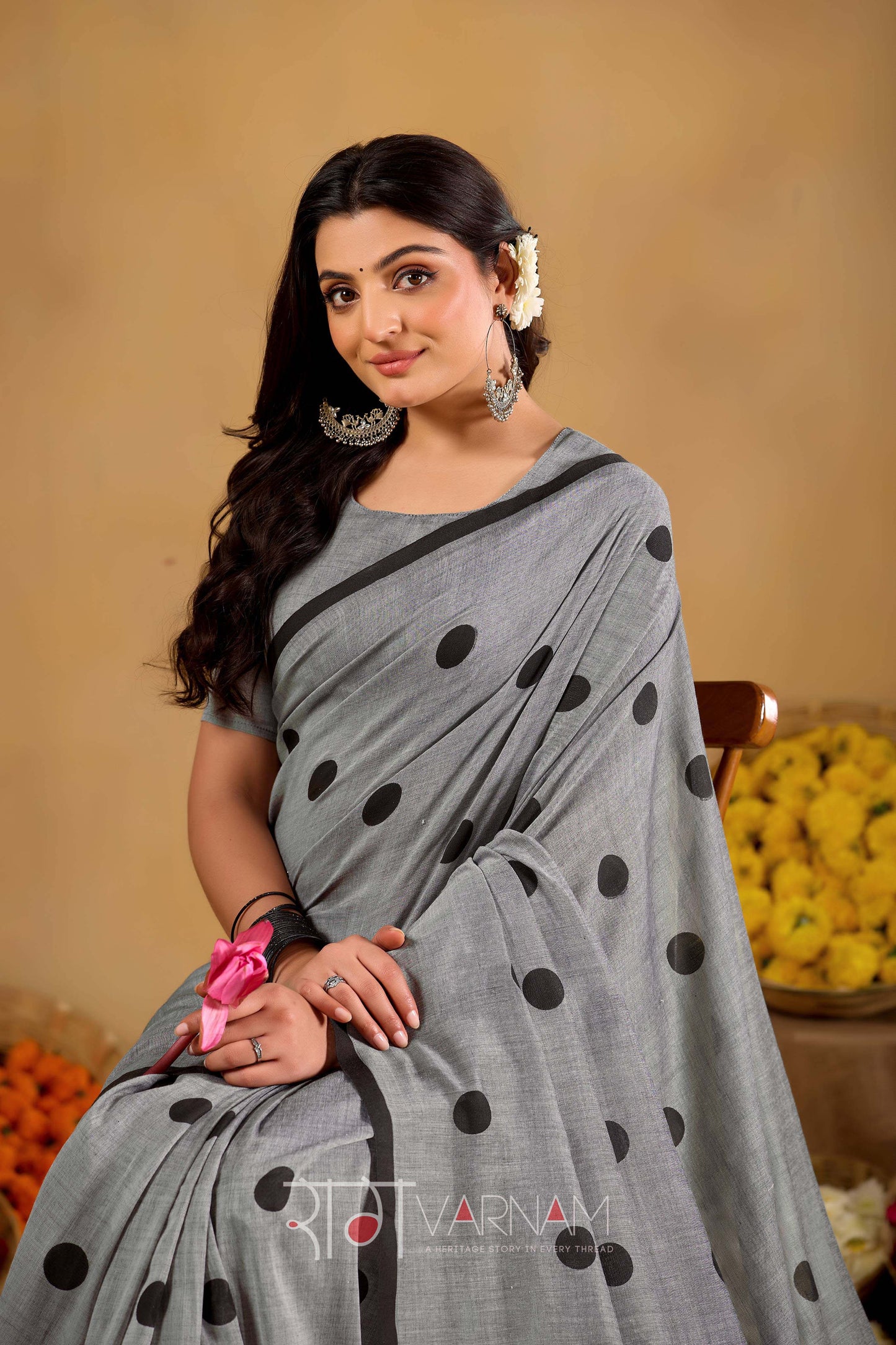 Raag Varnam Grey Handloom Print Cotton Saree