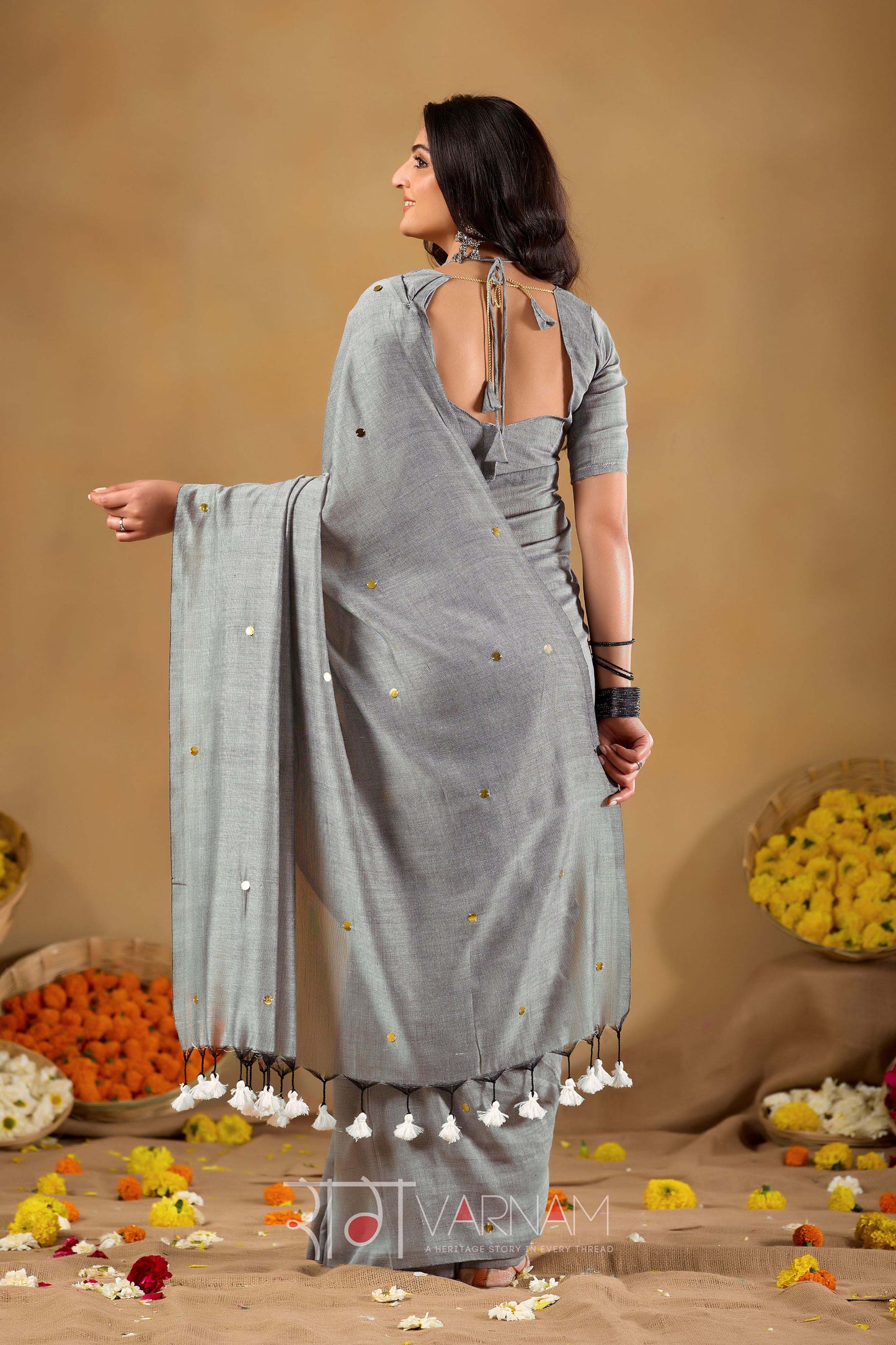 Raag Varnam Grey Handloom Gini Cotton Saree