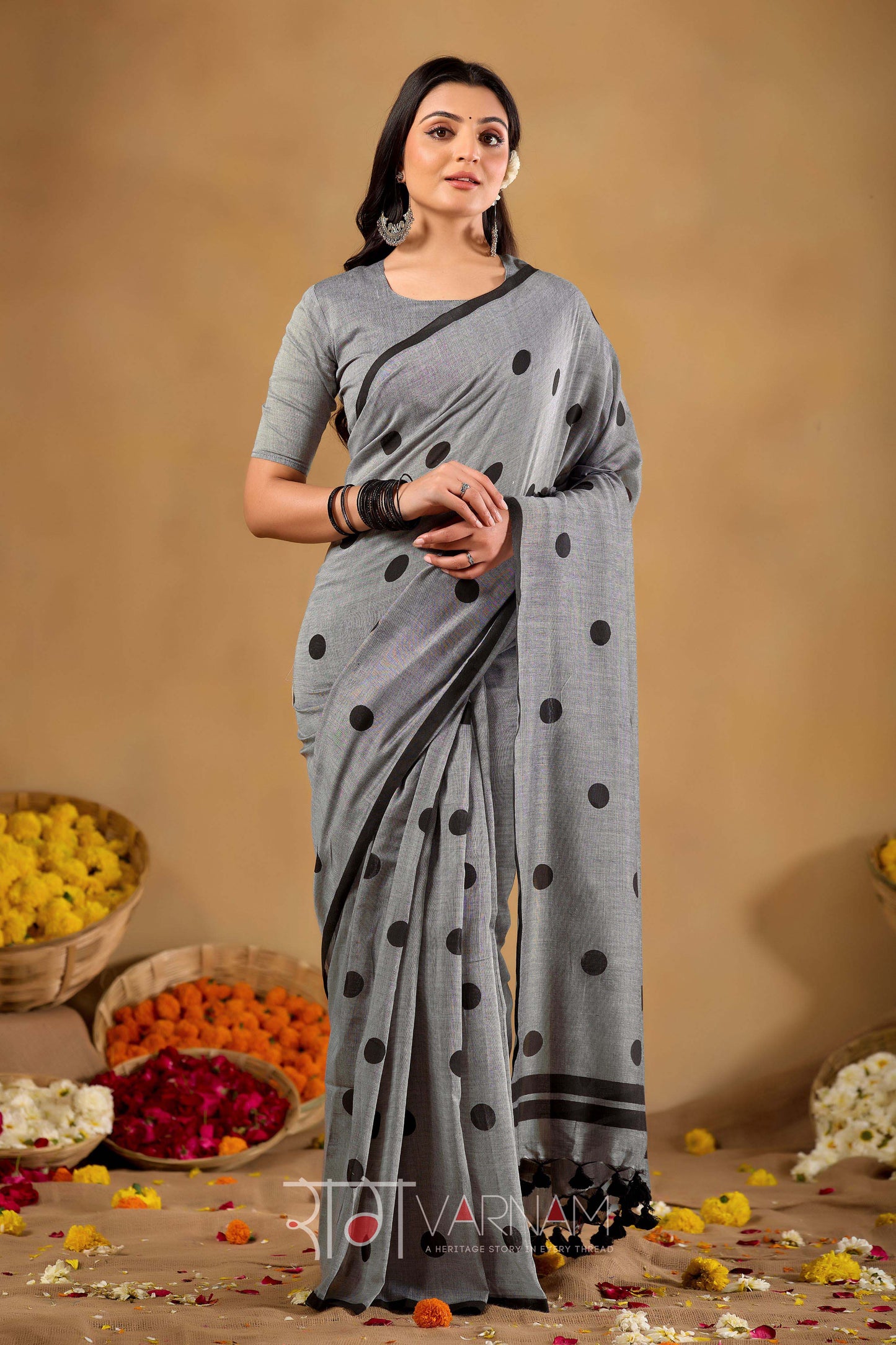 Raag Varnam Grey Handloom Print Cotton Saree