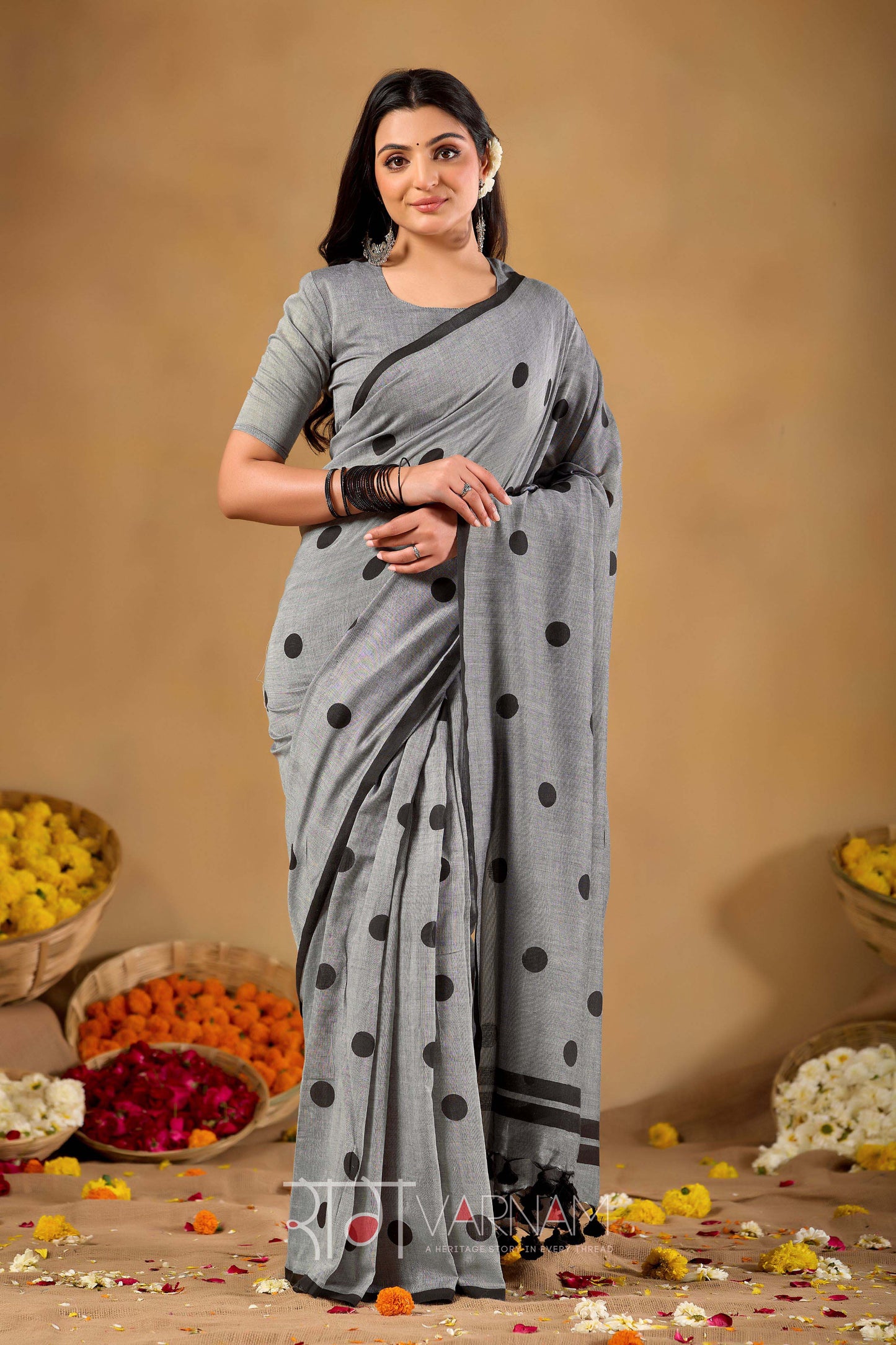 Raag Varnam Grey Handloom Print Cotton Saree
