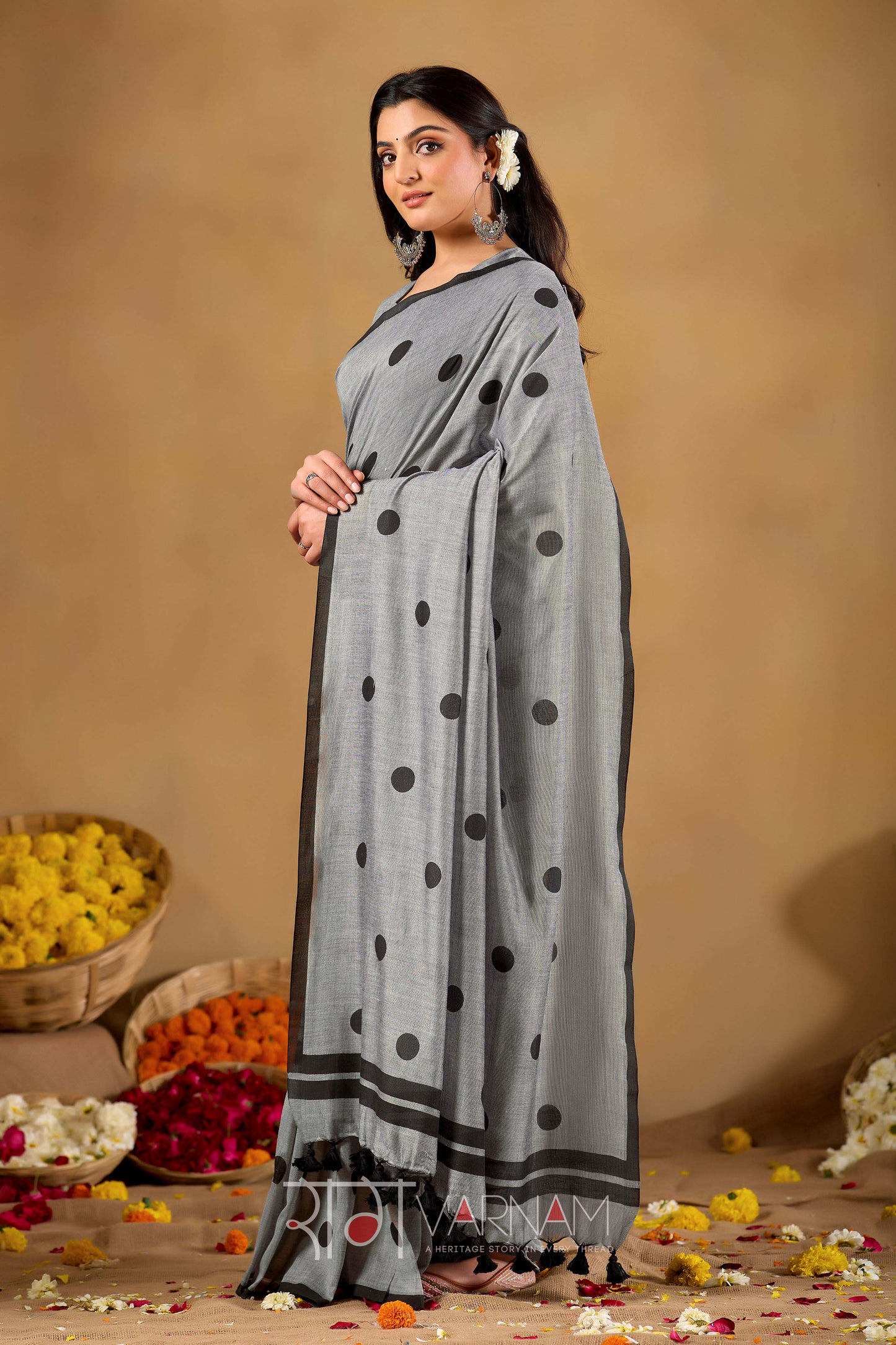 Raag Varnam Grey Handloom Print Cotton Saree