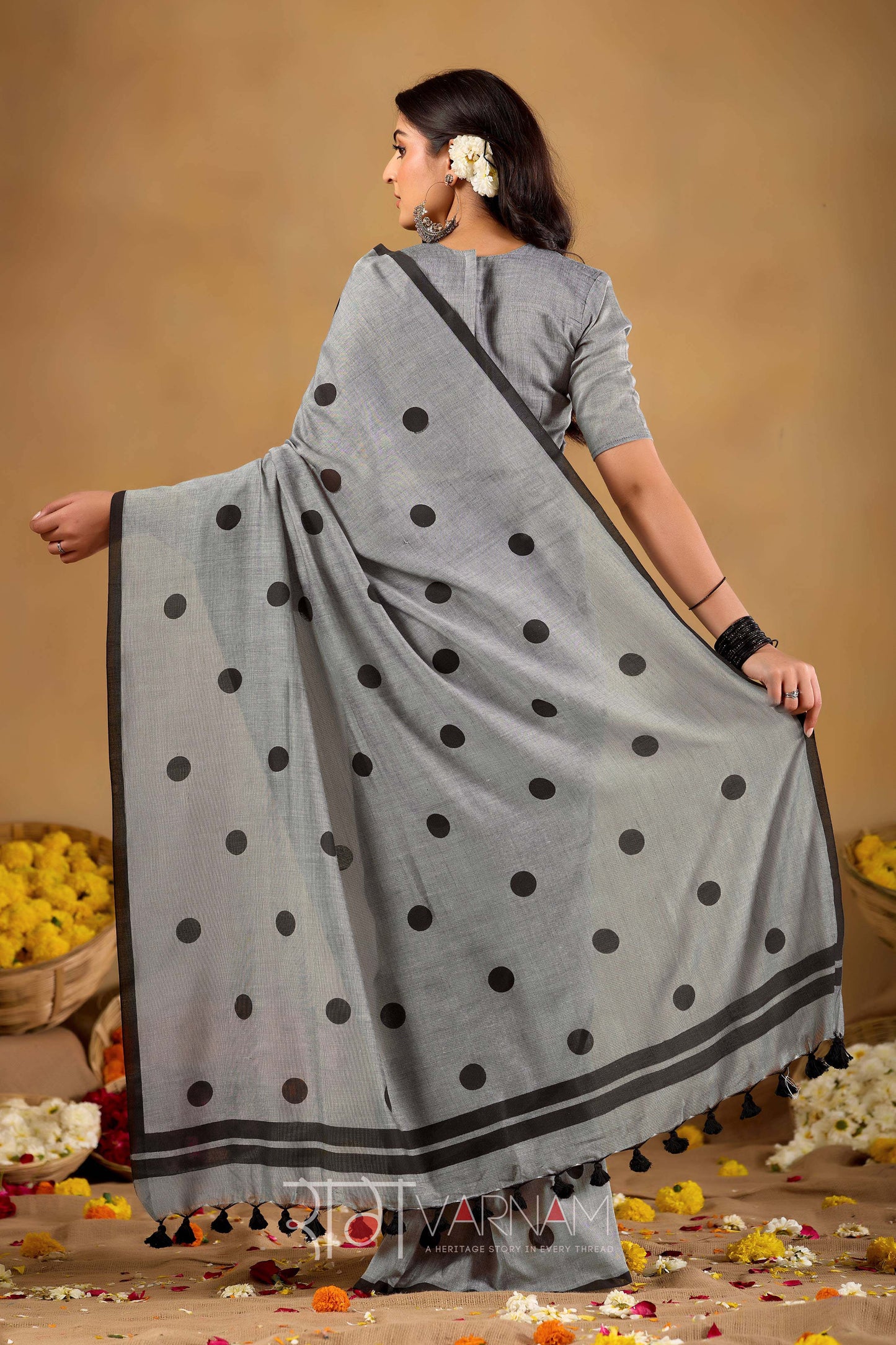 Raag Varnam Grey Handloom Print Cotton Saree