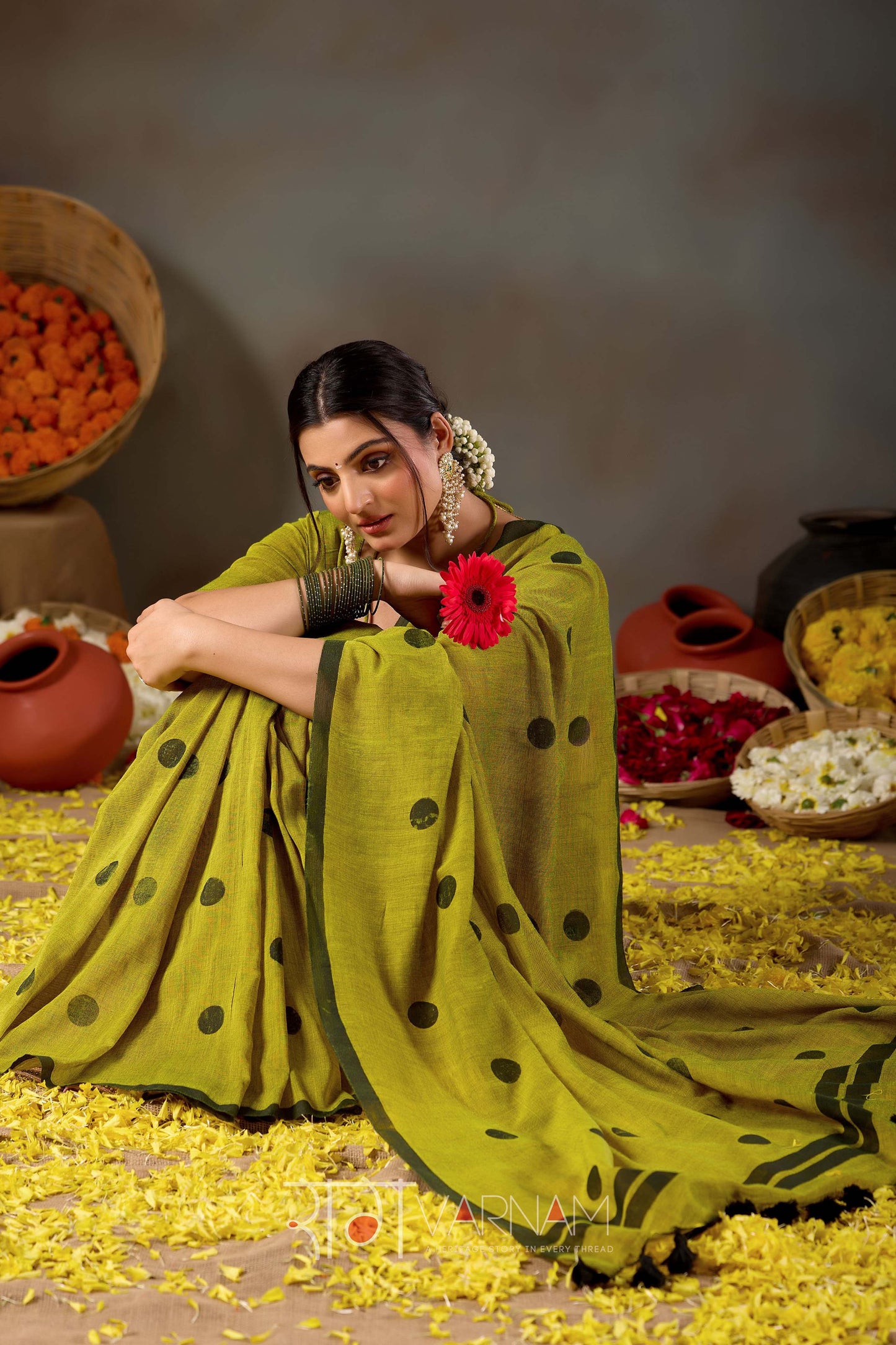 Raag Varnam Mehandi Green Handloom Print Cotton Saree
