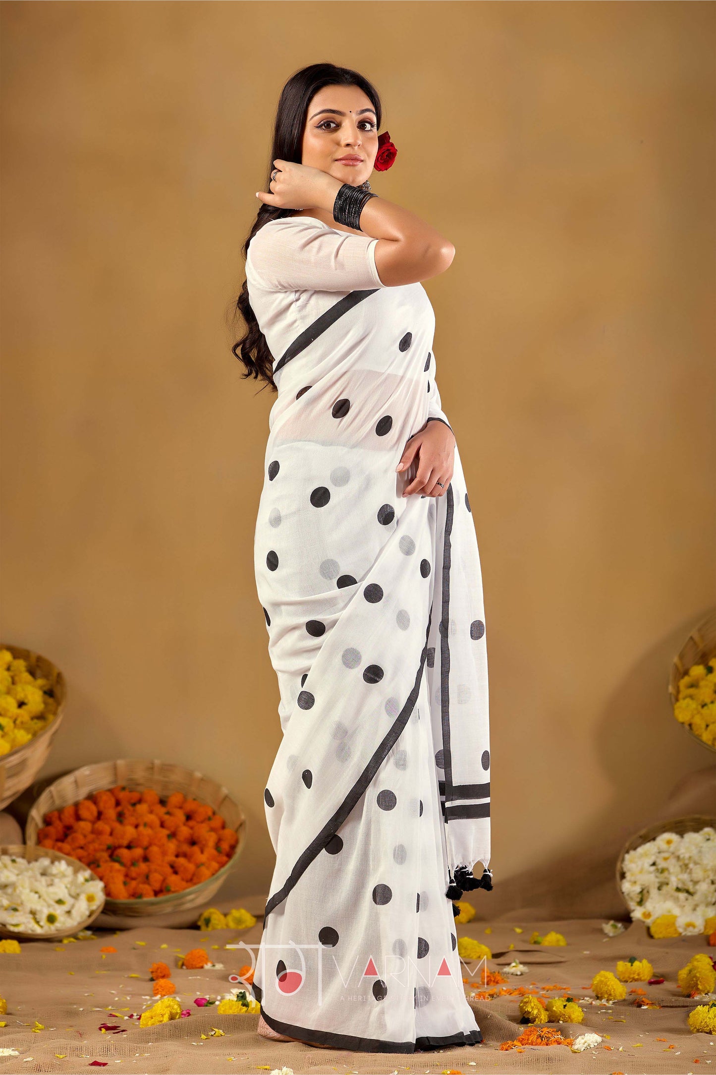 Raag Varnam White Handloom Print Cotton Saree