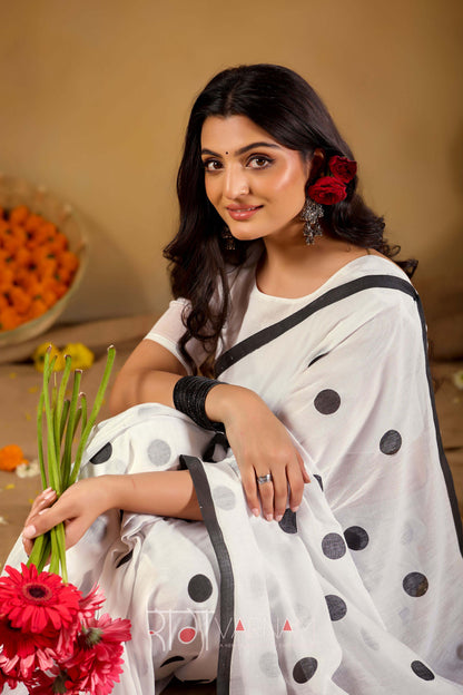 Raag Varnam White Handloom Print Cotton Saree